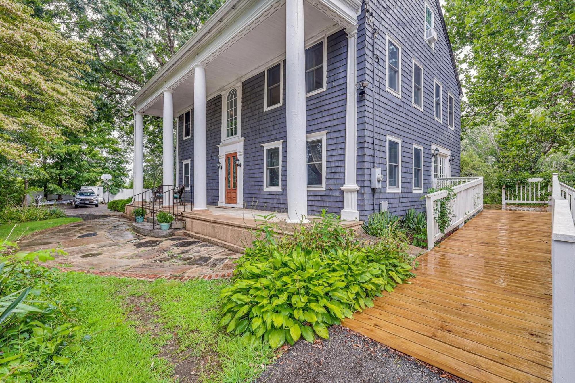 Quintessential New England Home With Patio And Grill! Putnam Esterno foto