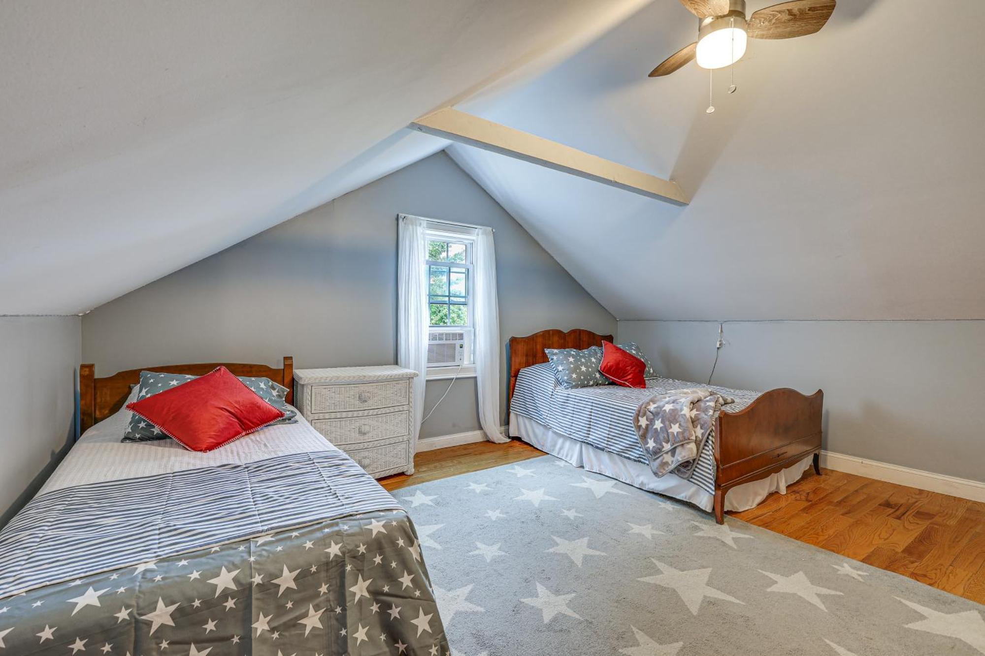 Quintessential New England Home With Patio And Grill! Putnam Esterno foto
