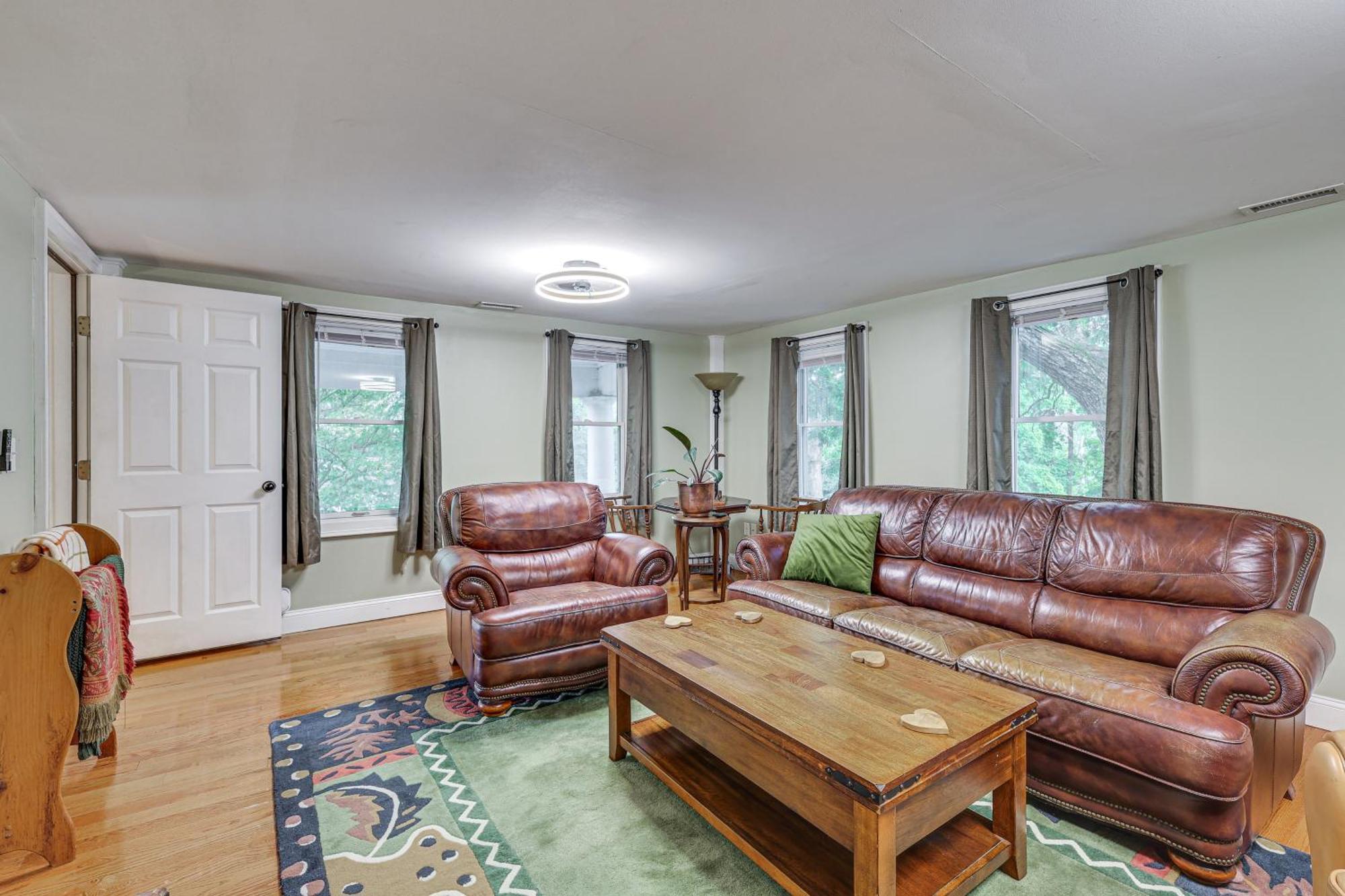 Quintessential New England Home With Patio And Grill! Putnam Esterno foto
