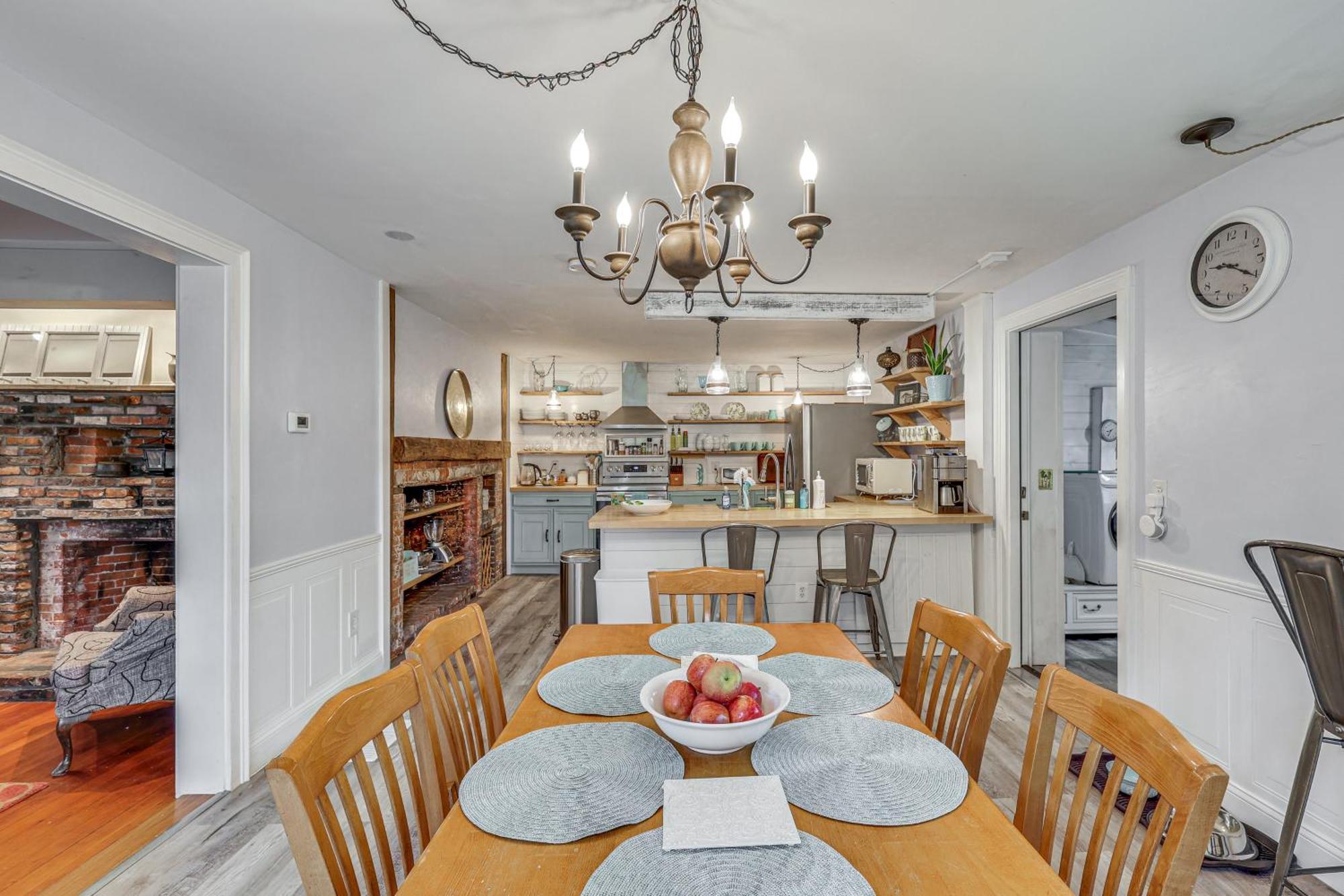 Quintessential New England Home With Patio And Grill! Putnam Esterno foto