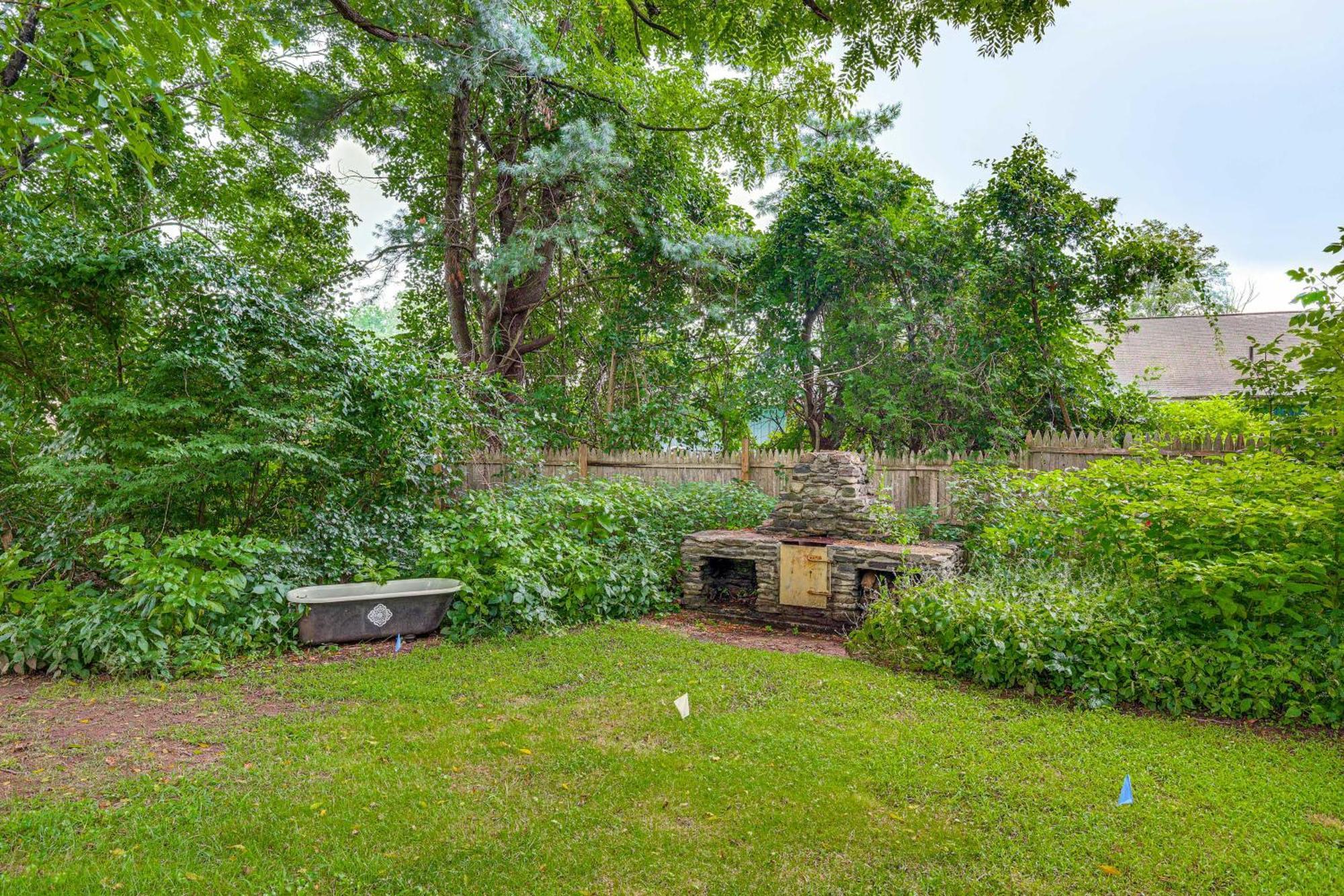 Quintessential New England Home With Patio And Grill! Putnam Esterno foto