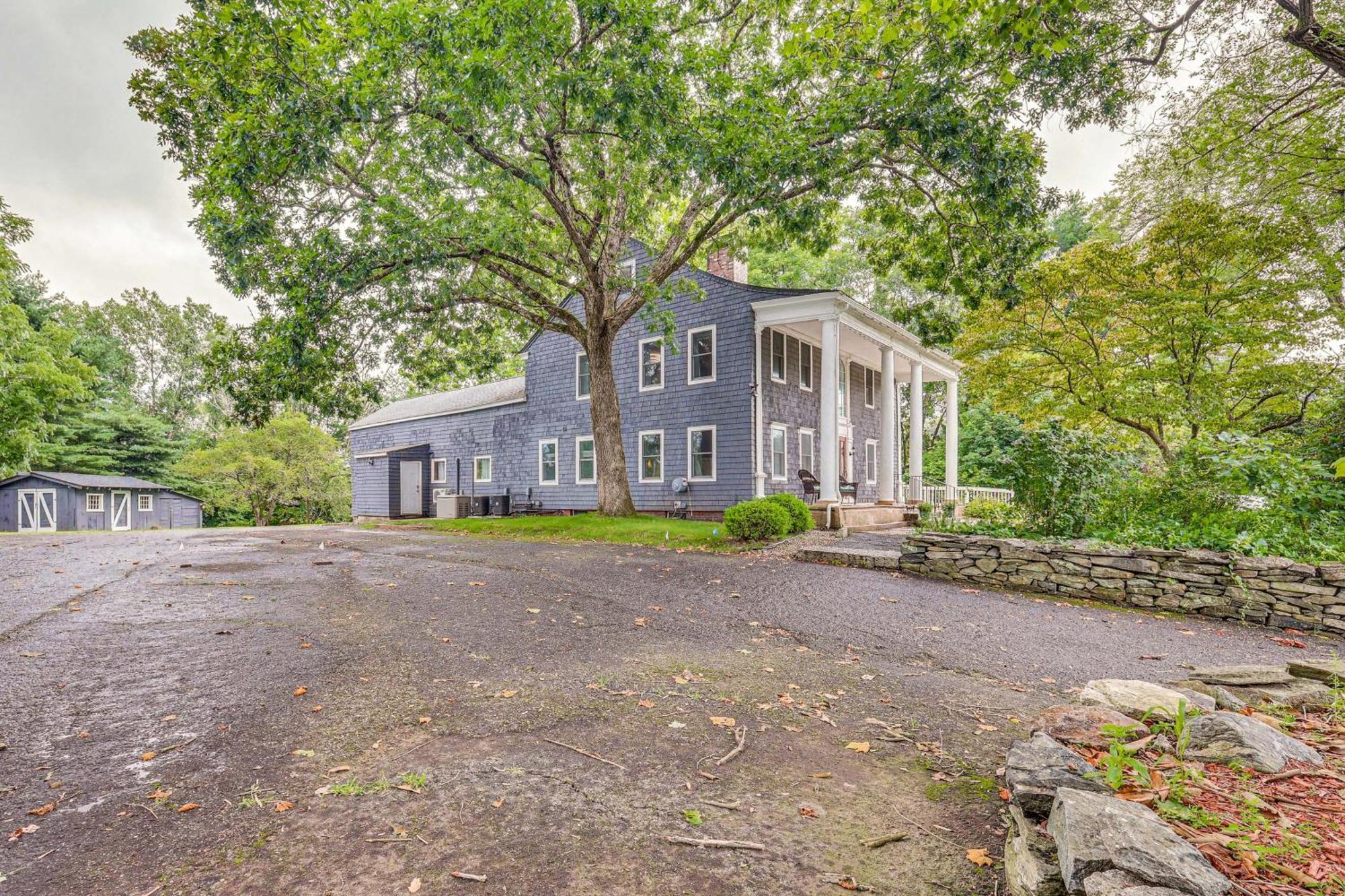 Quintessential New England Home With Patio And Grill! Putnam Esterno foto
