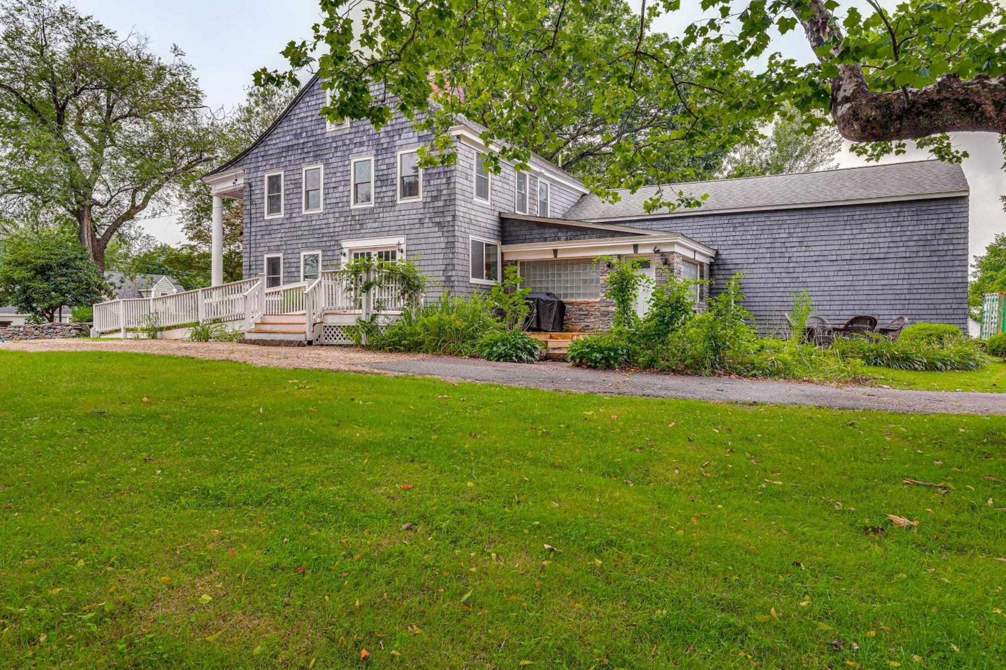 Quintessential New England Home With Patio And Grill! Putnam Esterno foto