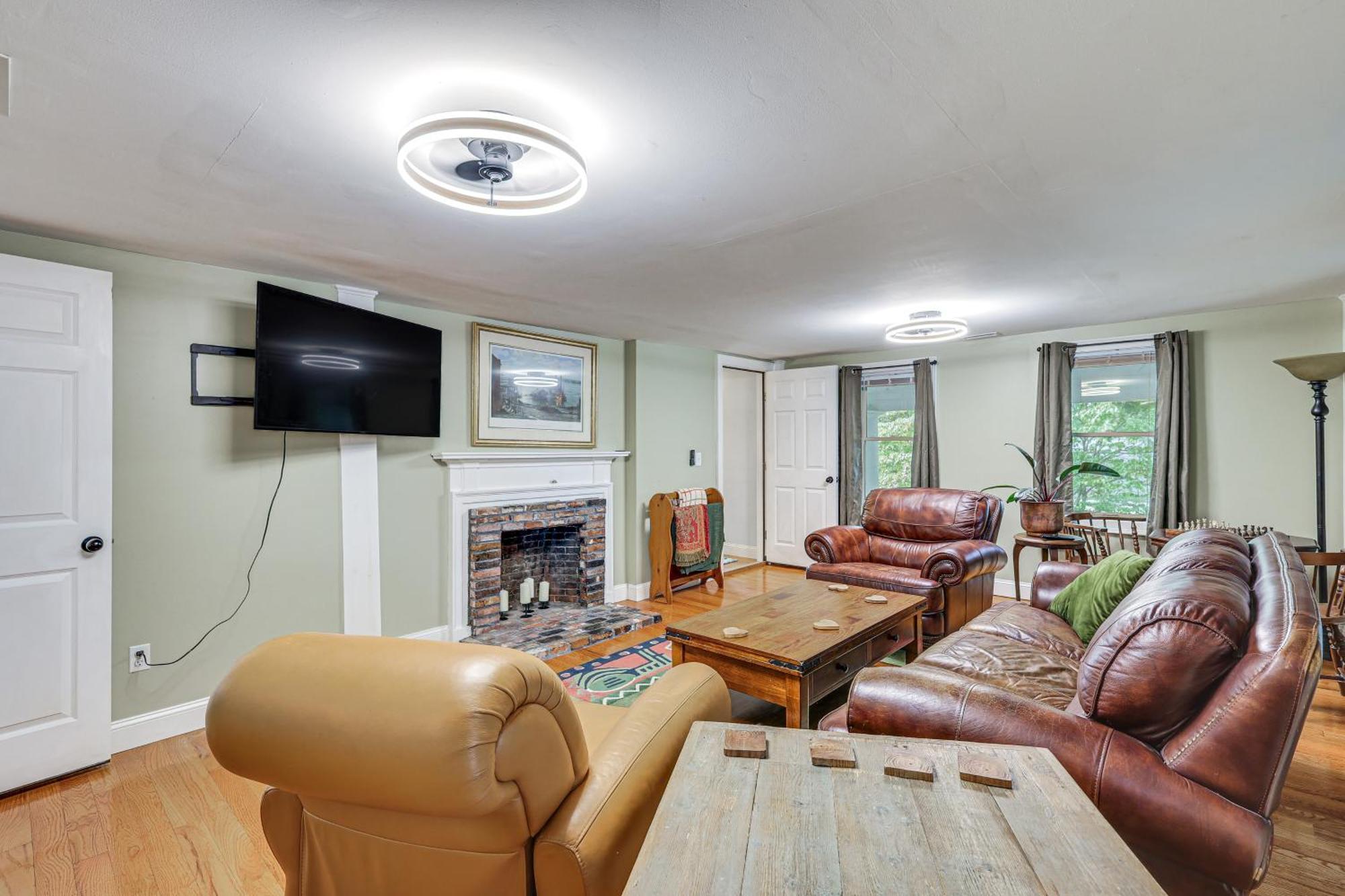 Quintessential New England Home With Patio And Grill! Putnam Esterno foto