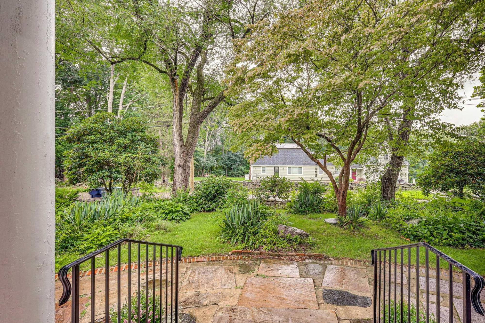 Quintessential New England Home With Patio And Grill! Putnam Esterno foto